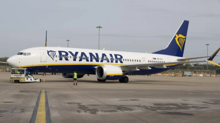 Ryanair Flight FR2522 Declares Emergency and Diverts to Newcastle Airport 2026